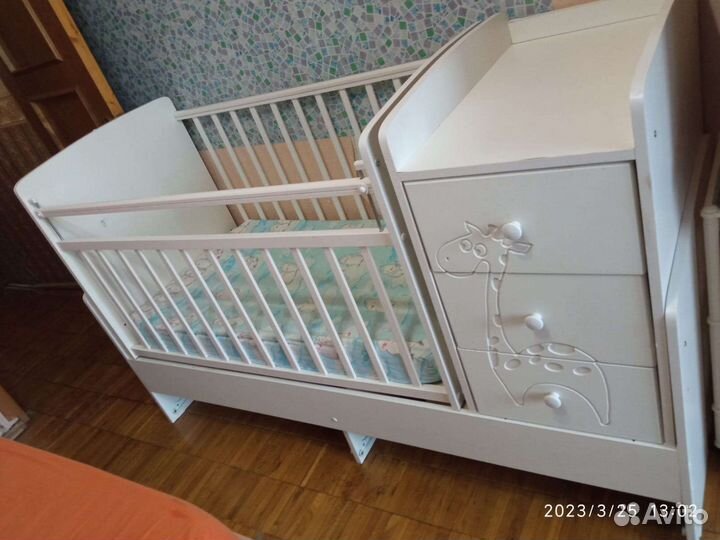 Детская кроватка трансформер с маятником
