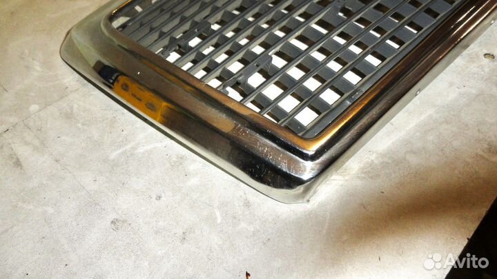 Решетка радиатора Mercedes-Benz W124