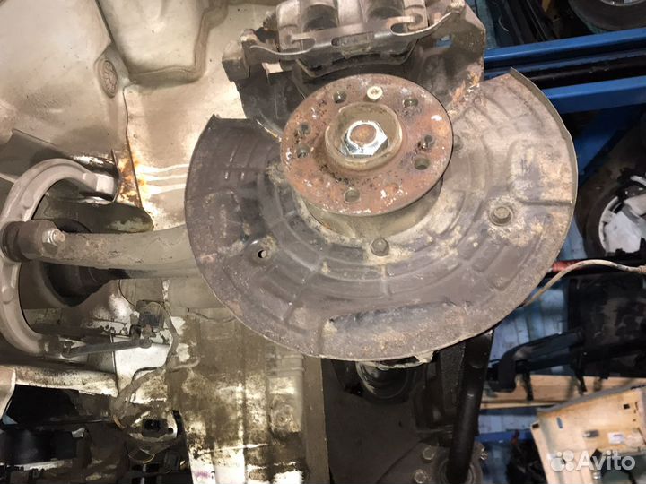 Поворотный кулак левый Мерседес мл 164