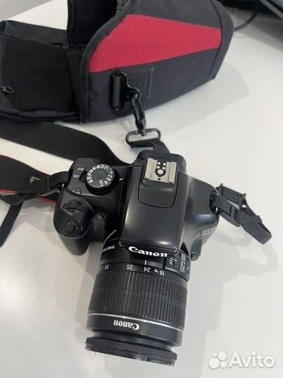 Зеркальный фотоаппарат Canon