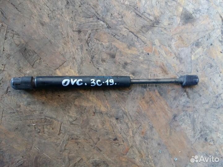 Амортизатор крышки багажника Opel Vectra C 2002-2