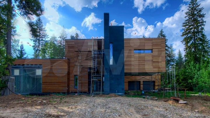 Дом 1200 м² на участке 55 сот.