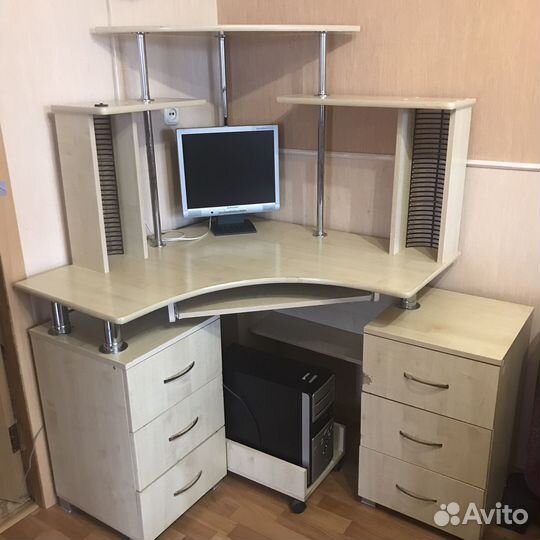 Компьютерный стол