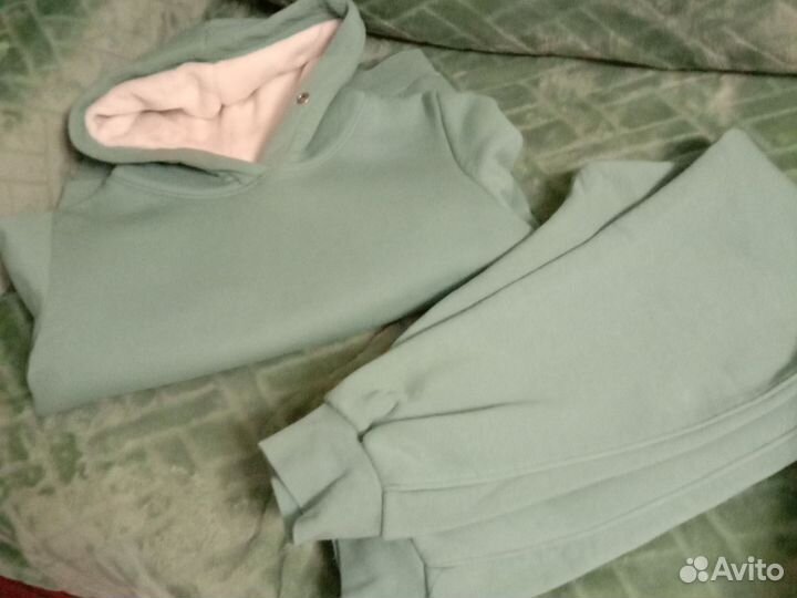 Спортивный костюм женский теплый с капюшоном