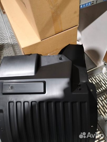 Правый верхний брызговик H4543022400A0