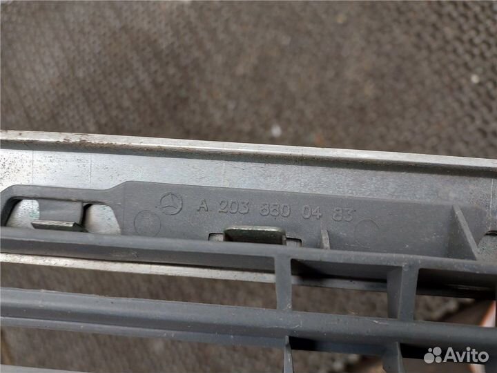 Решетка радиатора Mercedes C W203, 2003