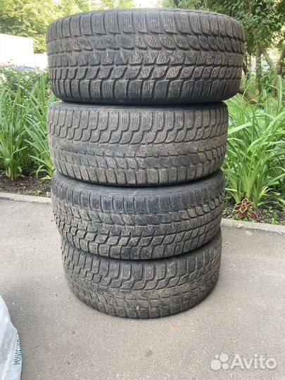Bridgestone Blizzak LM-25 225/45 R17
