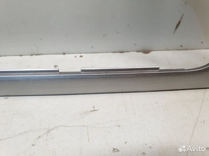 Накладка обшивки двери передняя правая Toyota Land