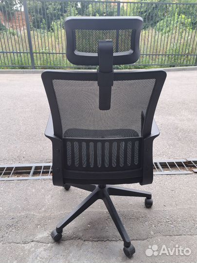 Офисное кресло