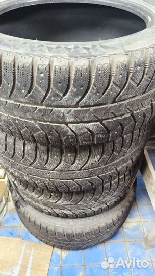 Bridgestone Ice Cruiser 7000 235/50 R18