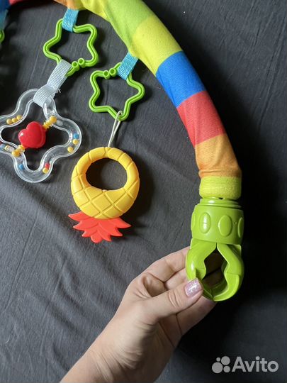 Дуга/подвеска с игрушками развивающая