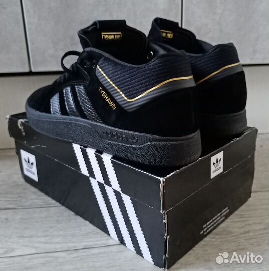 Кроссовки Adidas Tyshawn, UK 9,5-42 RU