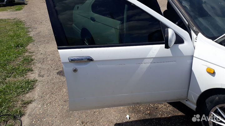 Дверь nissan bluebird qu14