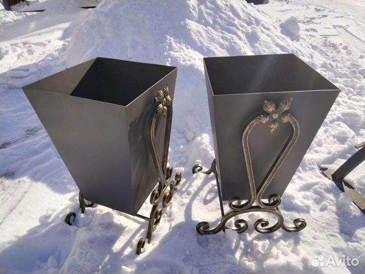 Урна уличная, урна кованая