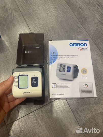 Тонометр на запястье omron