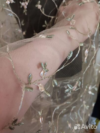 Ткань, вышивка на сетке