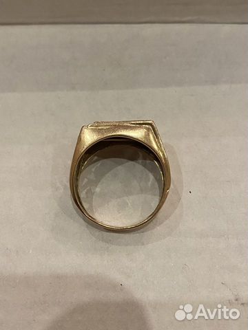 Мужской золотой перстень с камнем