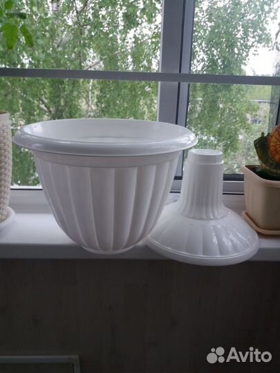 Кашпо на высокой ножке «Жасмин»