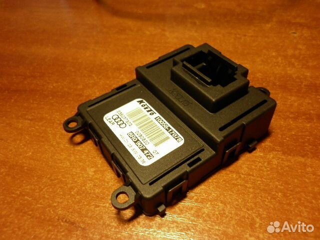 Блок управления светодиодной ресничкой 8R0907472