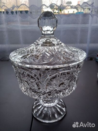 Хрустальная конфетница с крышкой