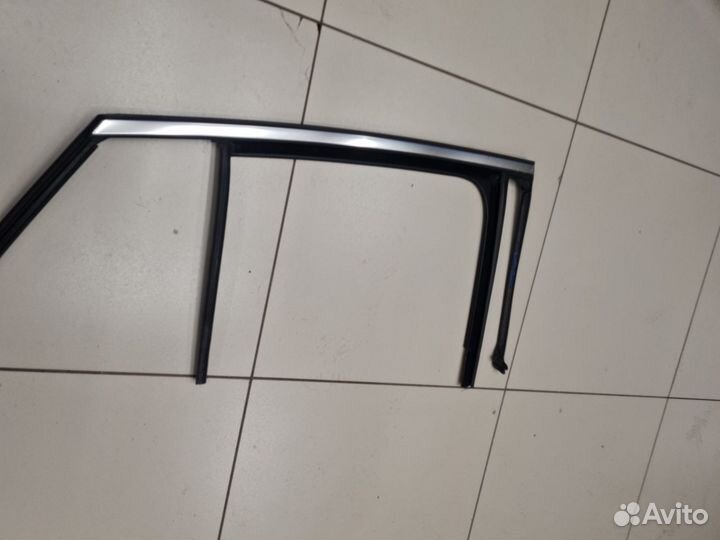 Уплотнитель стекла двери задний правый Mercedes GLC-klasse C253 Coupe 2016