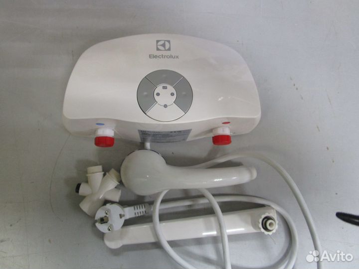 Водонагреватель проточный Zanussi 3-logic 5,5 TS