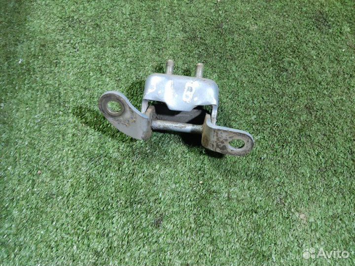 Петля двери задняя левая Toyota Corolla E120