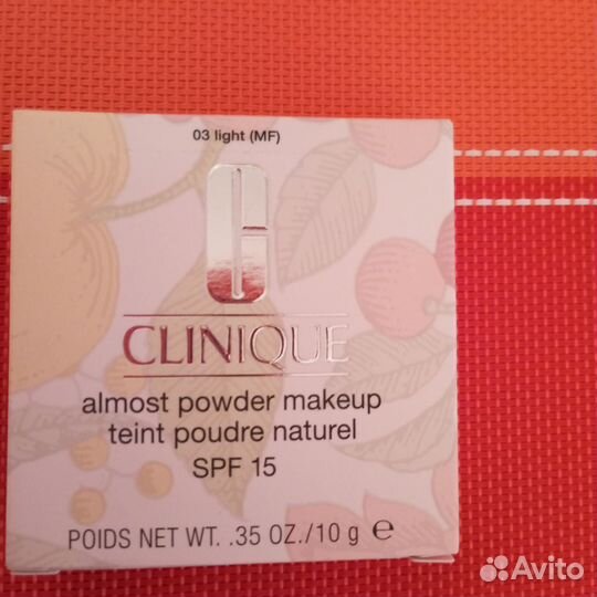 Легкая компактная пудра Clinique