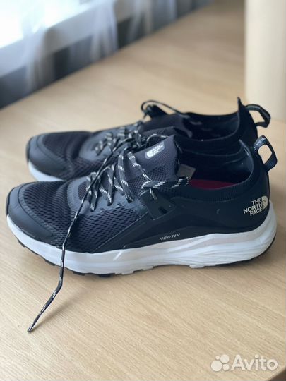 Кроссовки женские 38 размер бу