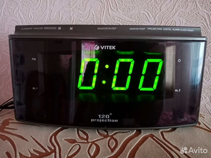 Радиочасы с проектором Vitek