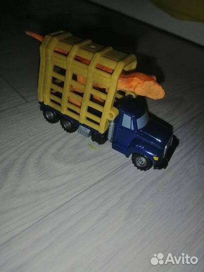 Фигурки динозавров