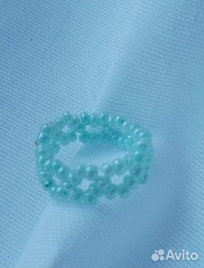 Разные браслеты, кольца из бисера