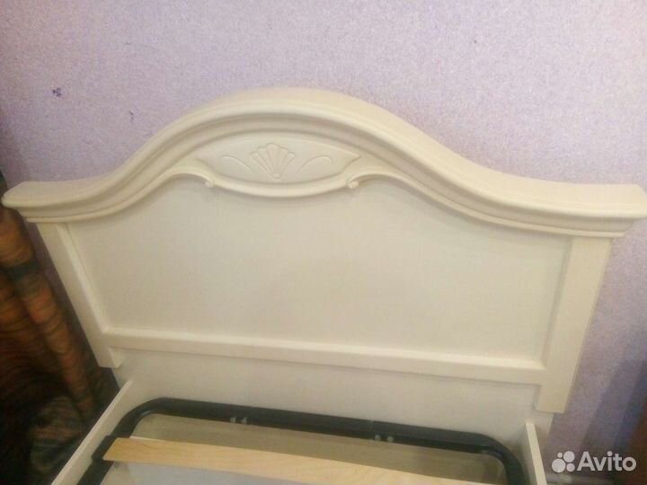 Кровать