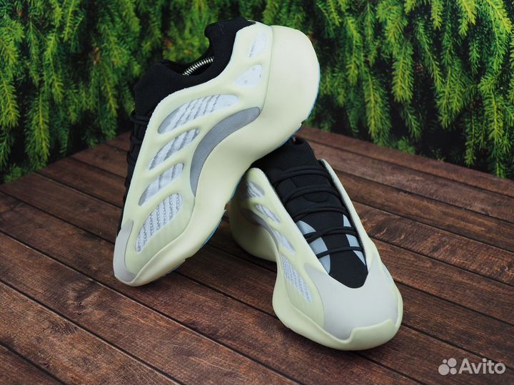 Кроссовки мужские Adidas yeezy 700 LUx