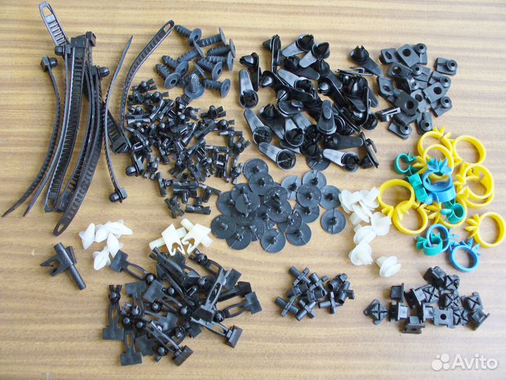 Клипсы пистоны крепёж ваз 2101 2104 2103 2106 2123