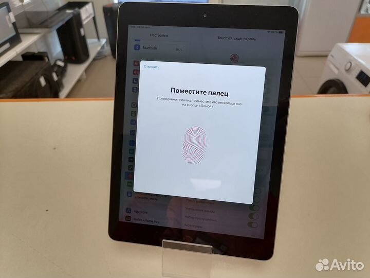 Apple iPad 6-го поколения (2018) (жил)