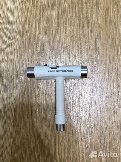 Ключ для скейтборда