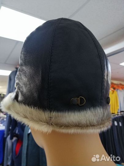 Кожаная шапка женская