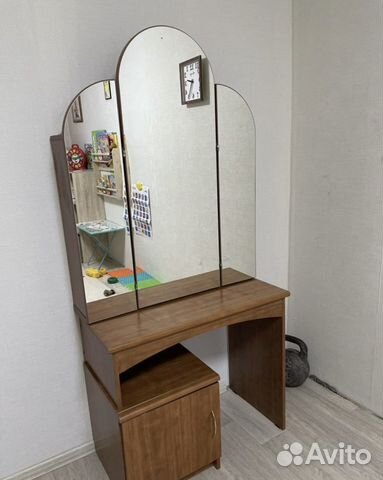 Трюмо трельяж с зеркалом и пуфиком