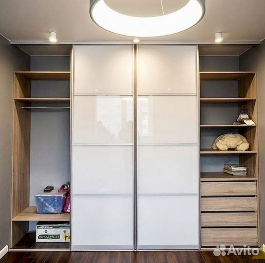 Зеркальный шкаф