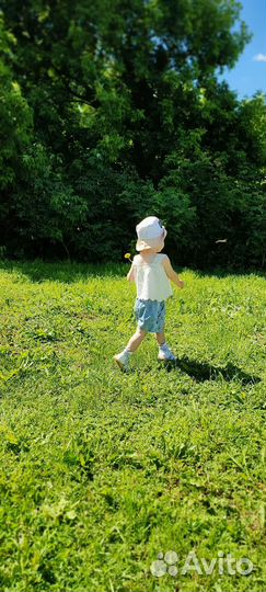 Джинсовые шорты и хлопковый топ