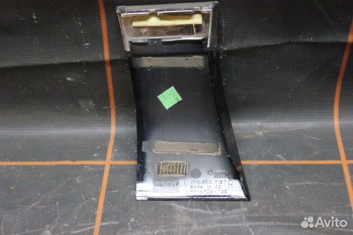 Накладка арки колёсной правая - Volkswagen Touareg