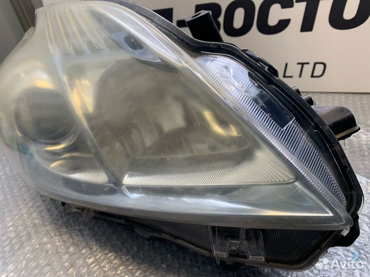 Фара правая Toyota Prius ZVW30