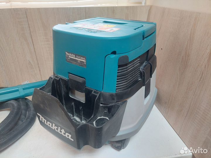 Аккумуляторный пылесос Makita Dvc864LZ