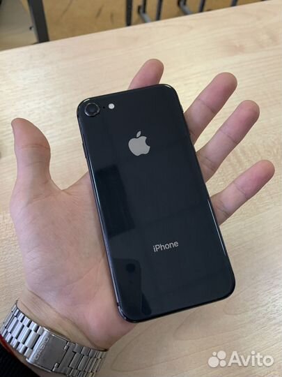 iPhone 8, 64 ГБ