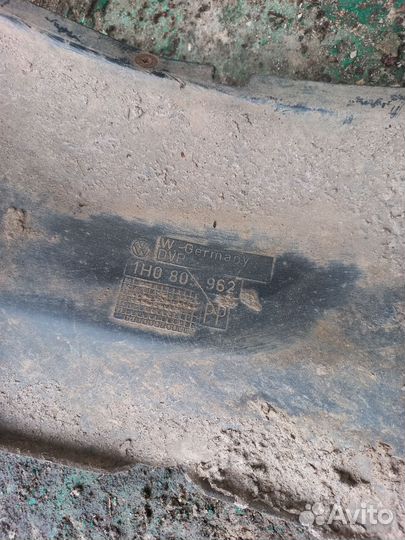 Подкрылок передний правый Volkswagen Golf 3