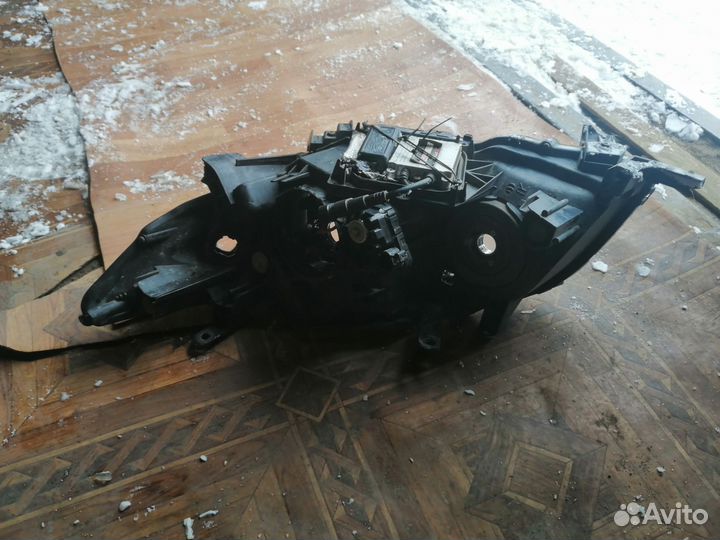 Фара на тойоту короллу е150 2008 правая ксенон