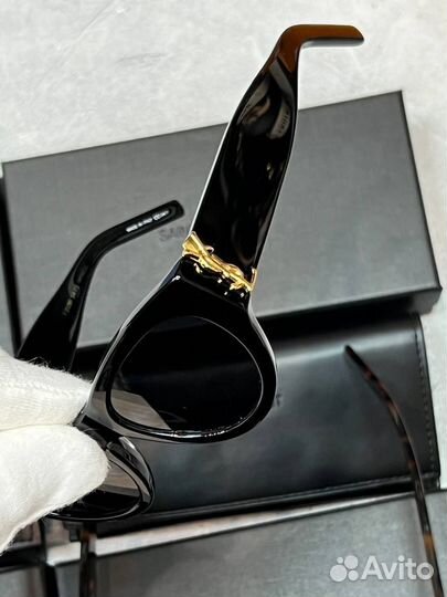 Женские очки Saint Laurent