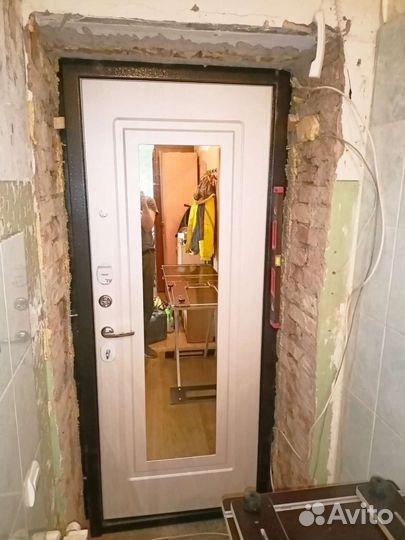 Двери входные с зеркалом новые