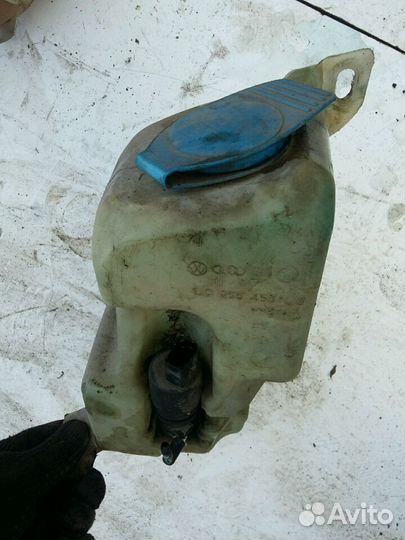 Бачок омывателя с моторчиком на Skoda Octavia Tour